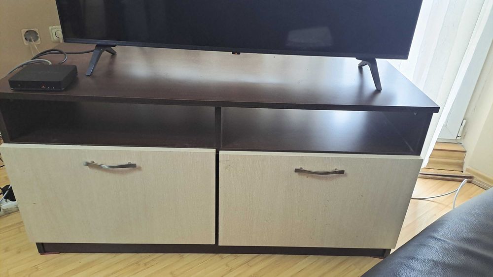 Холни мебели шкаф и маса