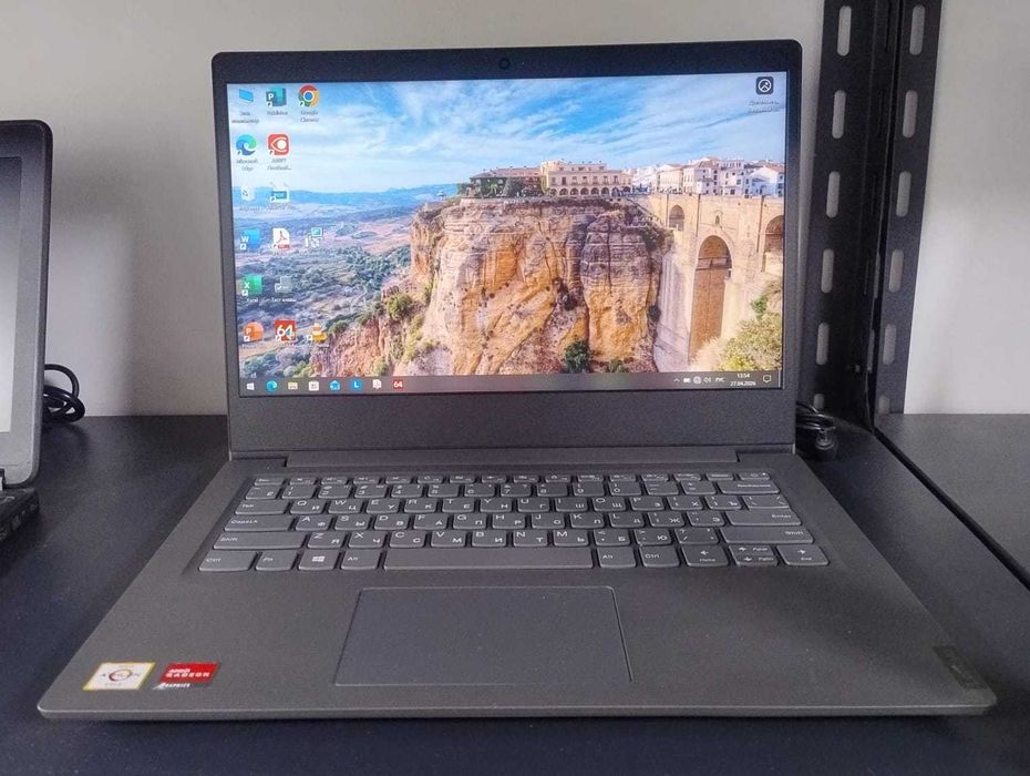 ноутбук Lenovo V14