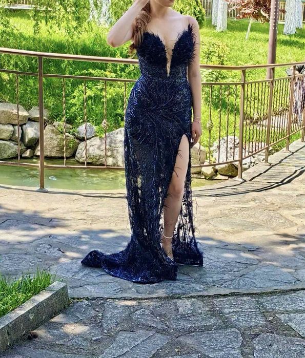 Тъмно синя бална рокля