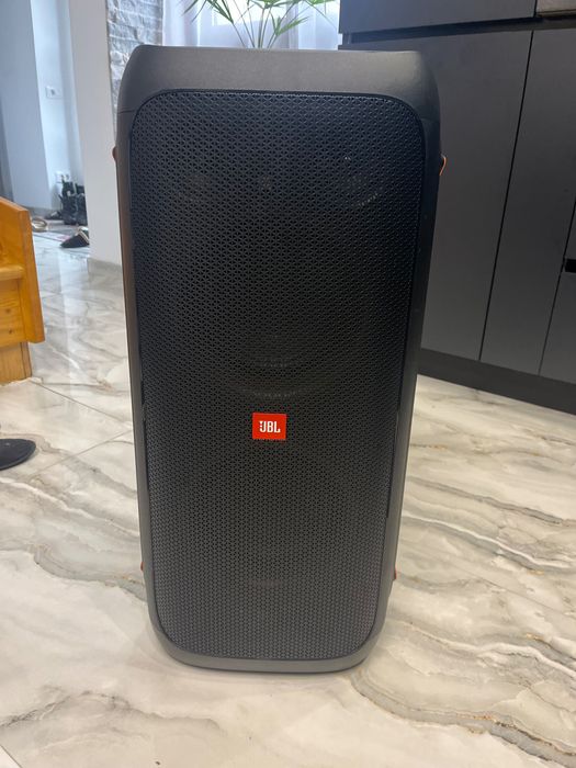 Vand sistem audio portabil jbl partybox310( primită cadou, nefolosită