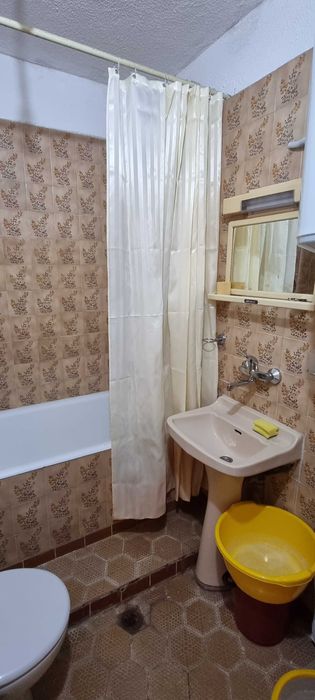 Дава се под наем Тристаен апартамент в Разград, Център - 110 кв.м за 280.5 € - Снимка #3