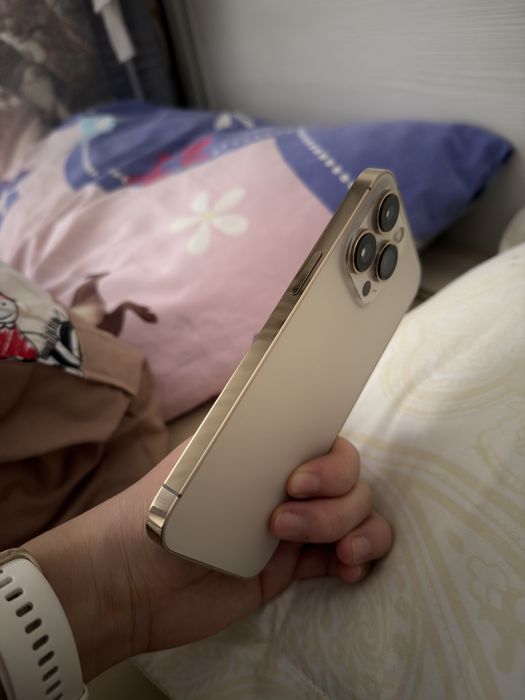 Продам iPhone 13 Pro 128gb Gold в идеале