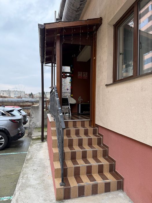 Apartament 3 camere parter – acces separat – ideal locuință sau spațiu comercial – zona Gib Mihaescu