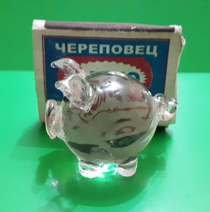 Фигурки Свинки из Стекла и Дерева