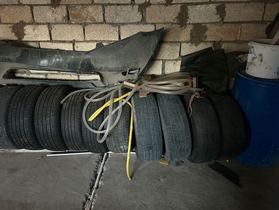 Продам шины 235/60/18