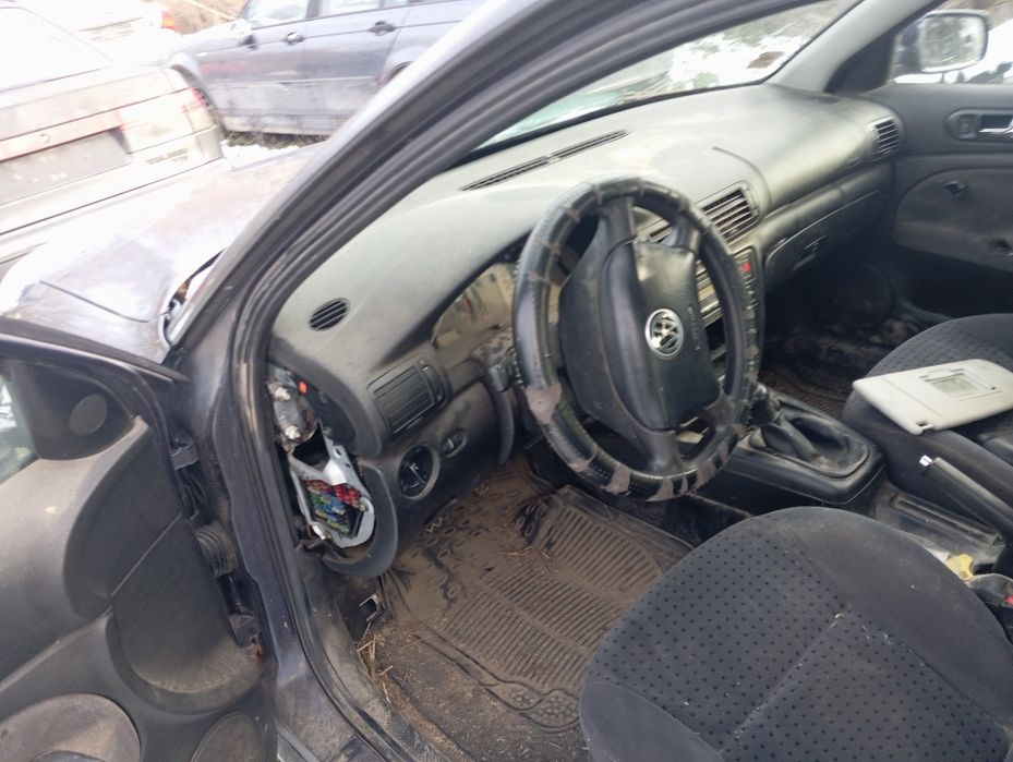 Продавам Пасат Б5 1.6 101 На Части