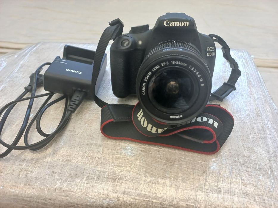 Canon EOS  1200D