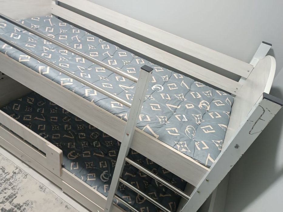 Продается 2-х этажная кровать