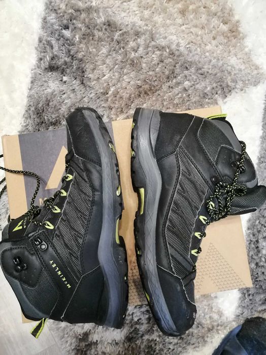 Vând bocanci Mc Kindley