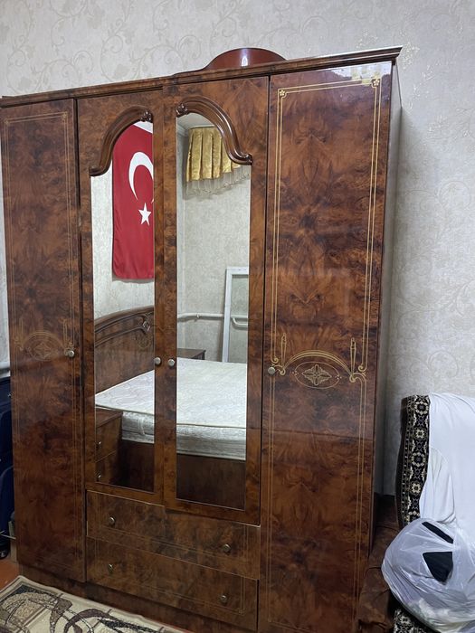 Продам спальний гарнитур срочно