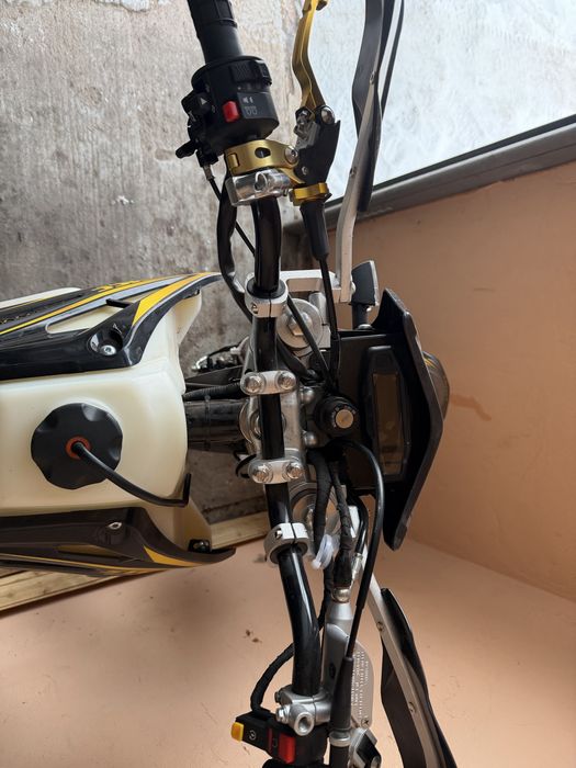 Продам мотоцикл  300 куб эндуро крос