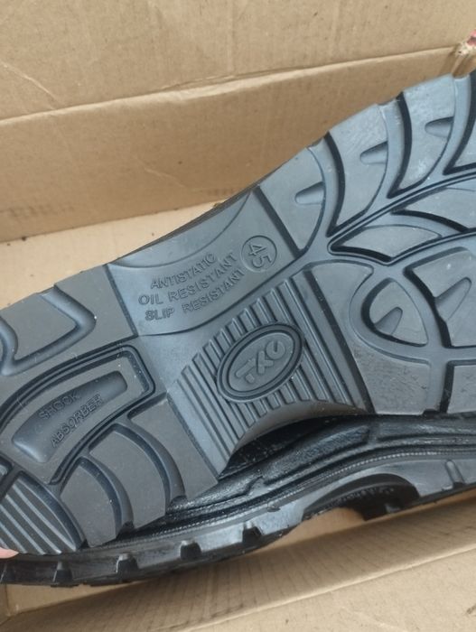 Продам спец обувь, новые, размер 45