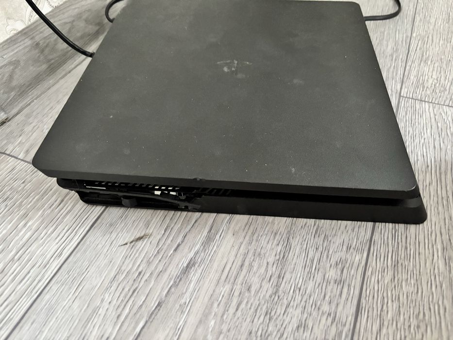 Продам playstation 4 с дискавотом