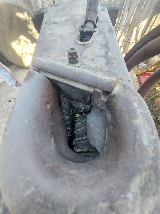 Machină de curățat porumb  de Uzinele Magheru