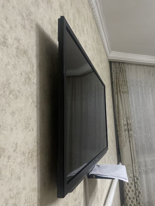 Телевизор LG метровый