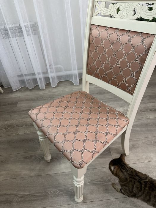 Продам стол кухонный со стульями