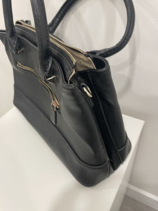 Маркова дамска чанта Guess