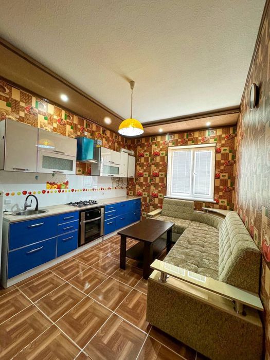 Arendaa katta stadion yonidagi oq dom