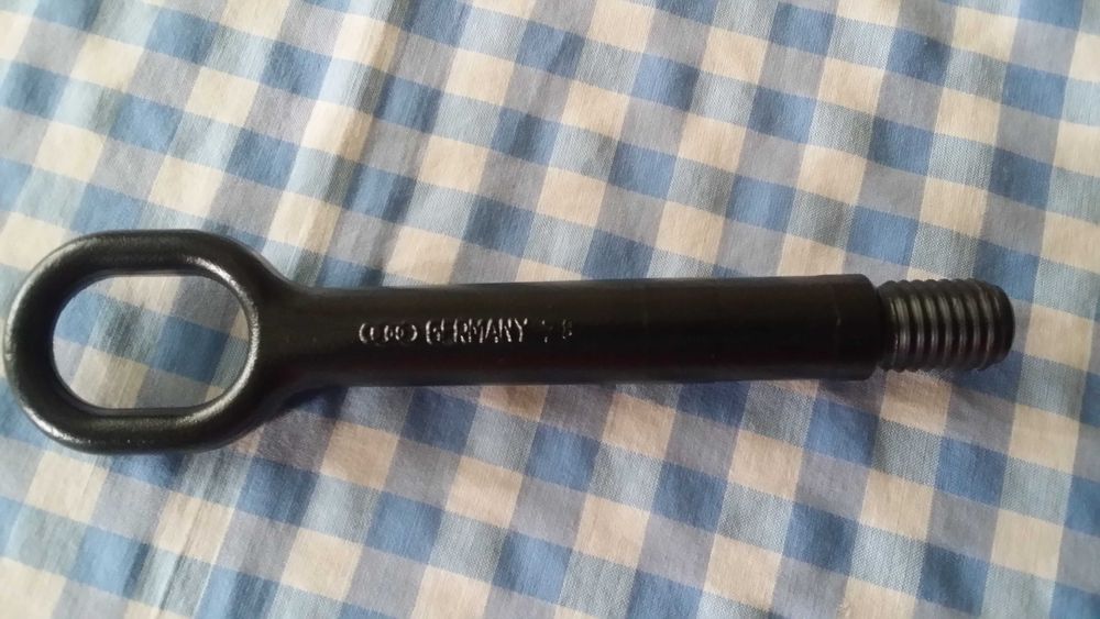 Чисто нова оригинална немска кука за теглене от Audi