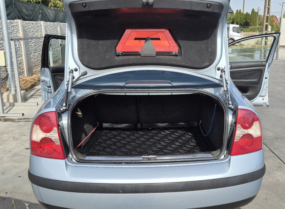 Volkswagen Passat b5.5 (3BG)berlină( sedan),înmatriculată  în RO