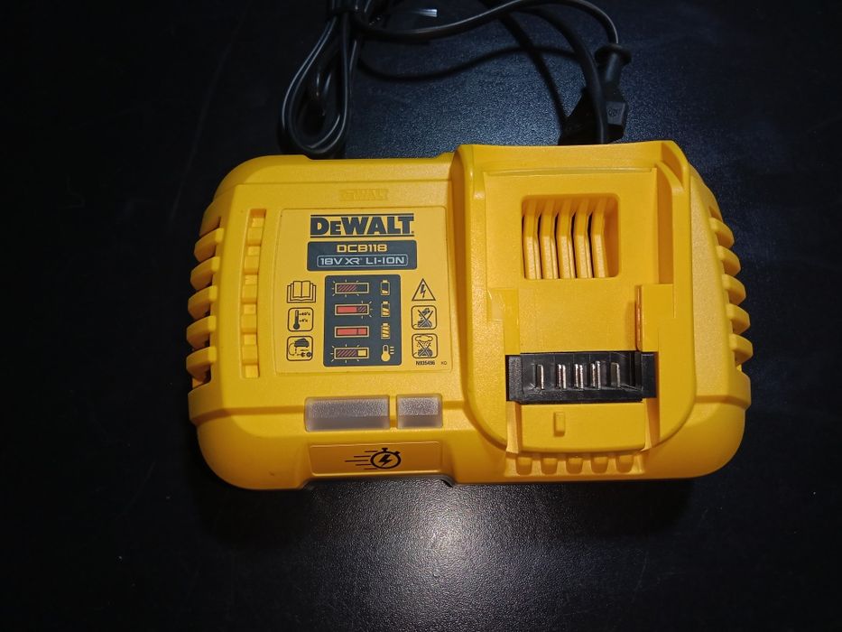 зарядное устройство DeWALT DCB118
