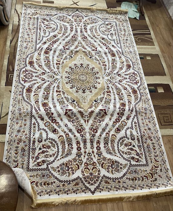 Продам ковер новый