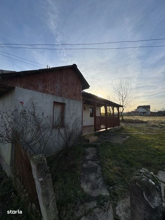 Doua case pe acelasi teren, 180 mp utili, 25 ari, Șindresti
