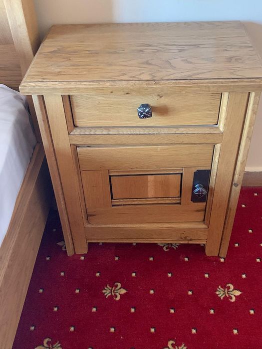 Vând mobila din lemn masiv