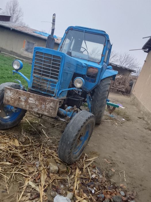 Traktor sotiladi