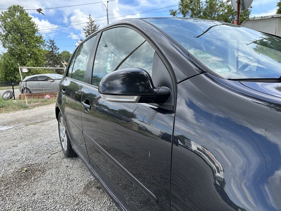 Голф 5 2.0 дизел 2004. Г 6 ск само на части