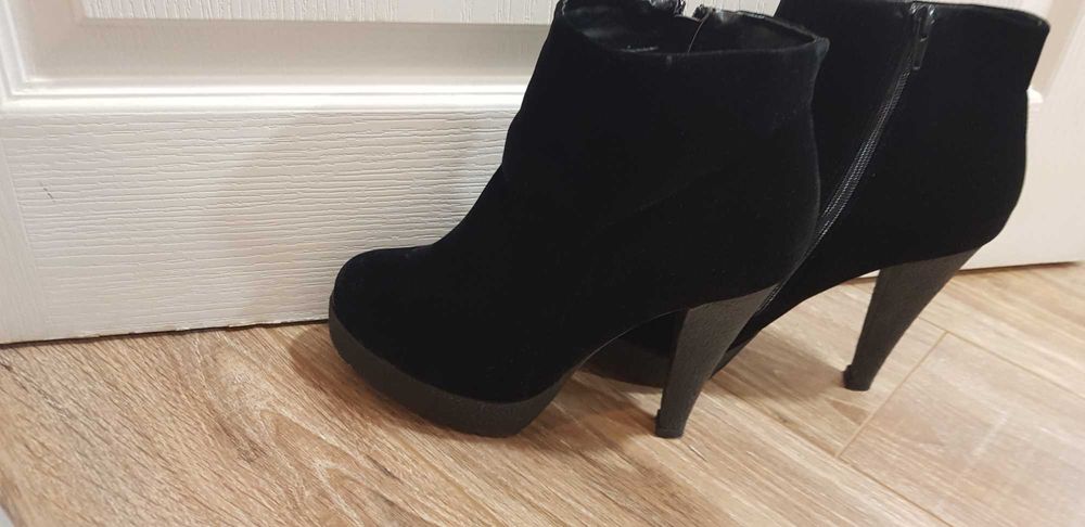 Боти Черен велур- имитация