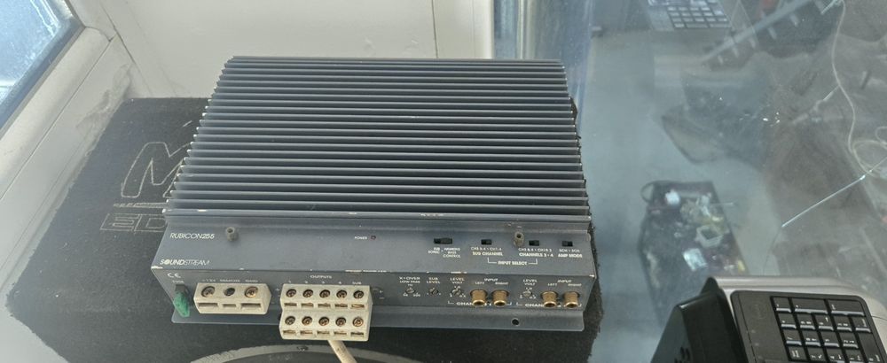 Stație auto si subwoofer