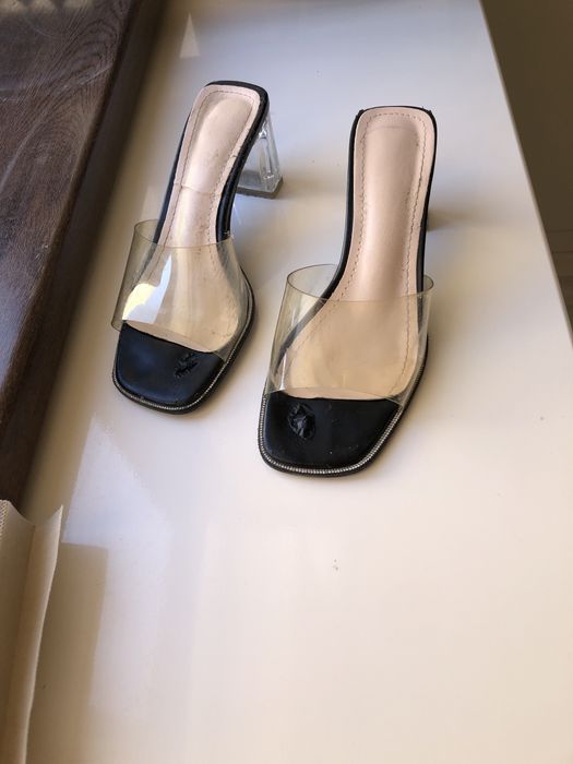 Босоножки бежевые