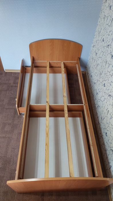Продам односпальную кровать