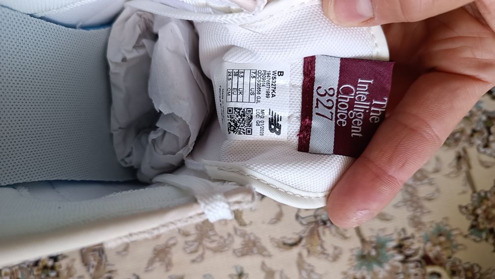Adidași New balance 327