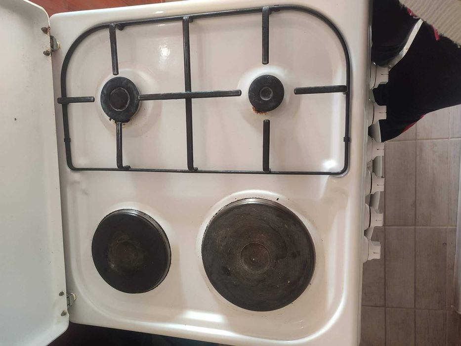 Комбинирана готварска печка Crown CR6060V – газ + ток