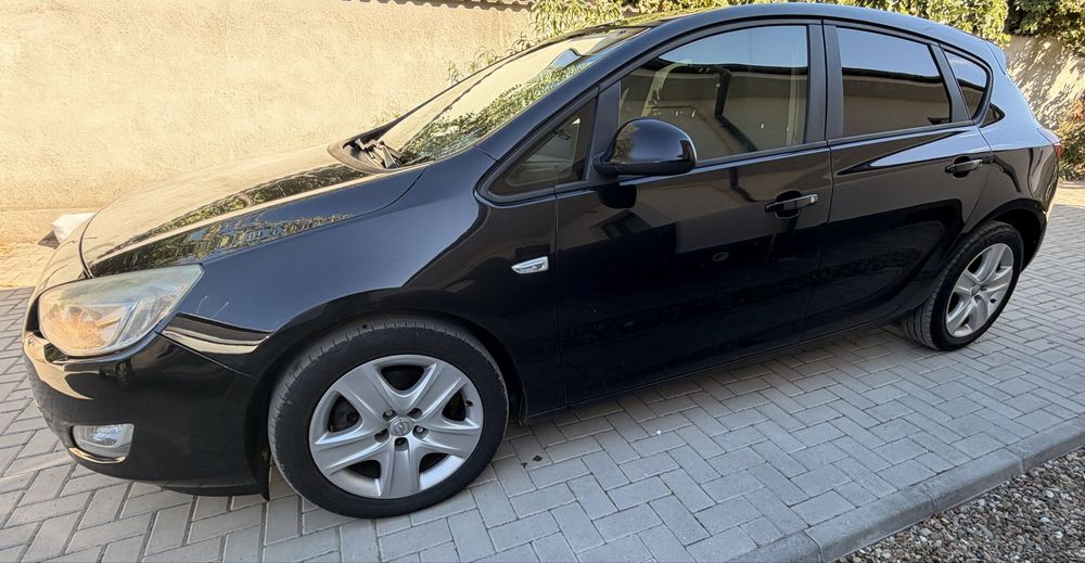 Opel Astra J 1.7 CDTI • 2011 • 179.000 km • 6 trepte