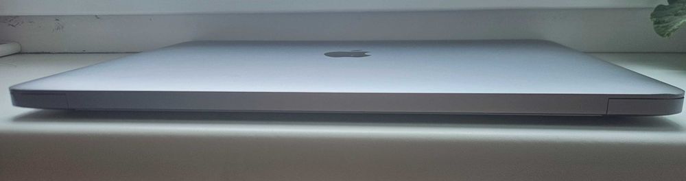 Macbook Air Retina 2020 i5 Quad Core  в добро състояние