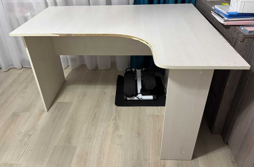 Продам письменный стол