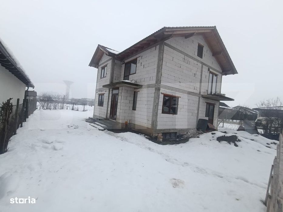 Casa 270 mp utili la rosu, 7 camere, teren 500 mp – zona Arex