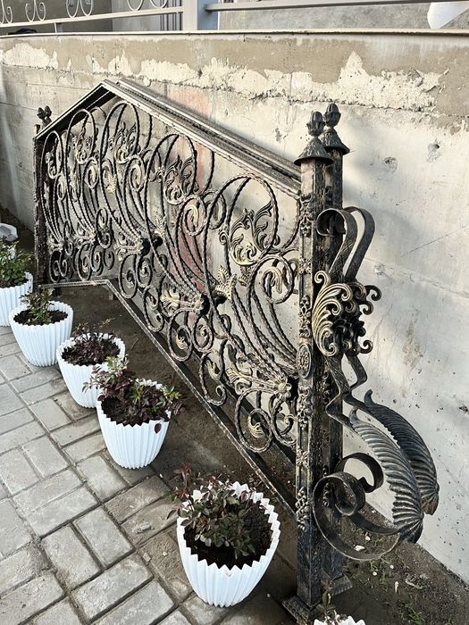 Продам прочные кованые перила  длинна 2,80