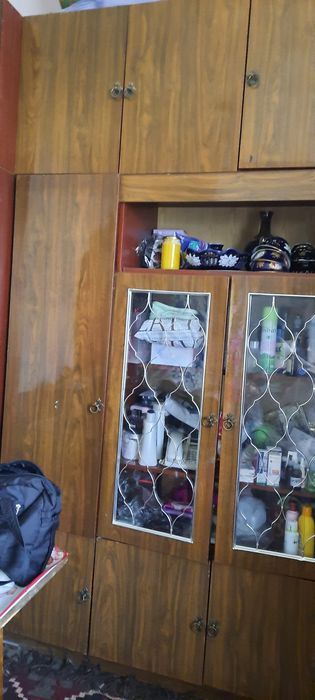 Сотилади стенка дивана совга комлект