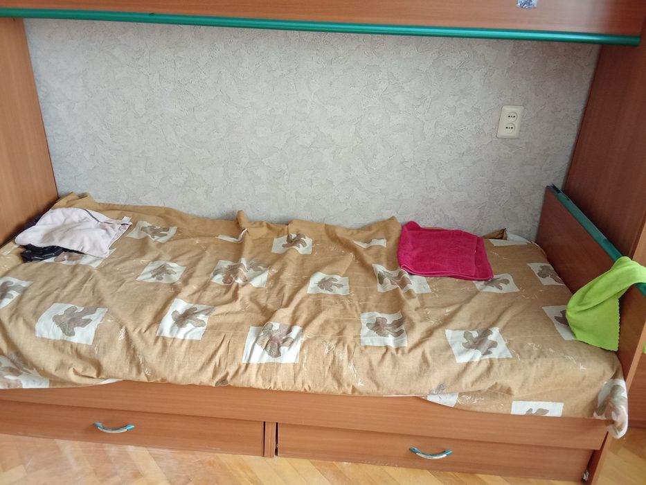Шкафы кровать и компьютерный стол