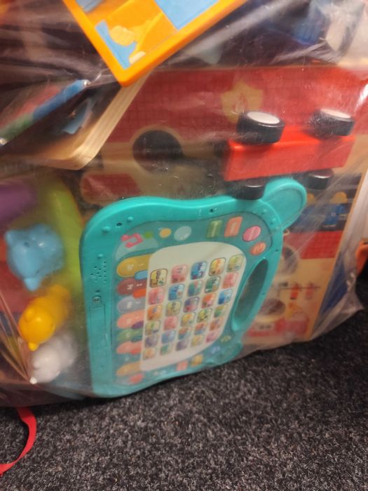 Продавам един чувал със играчки много разнообразни  музикални