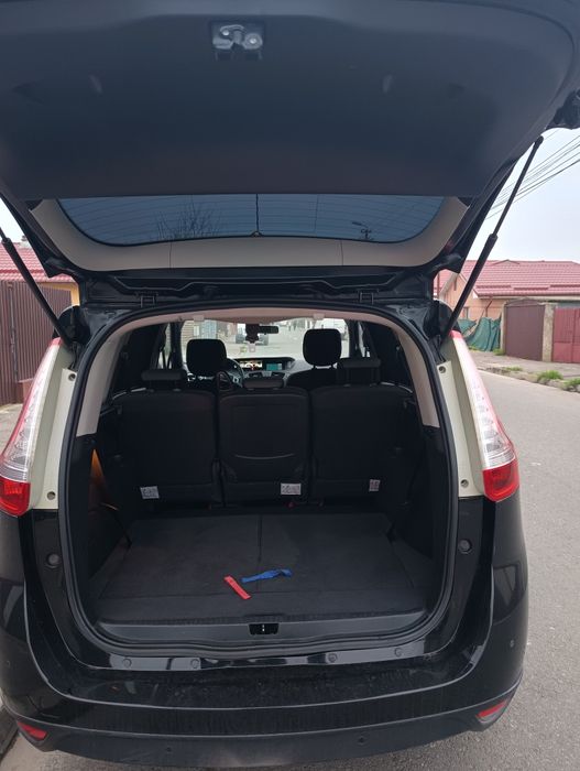 Vând Renault gran  scenic 2013