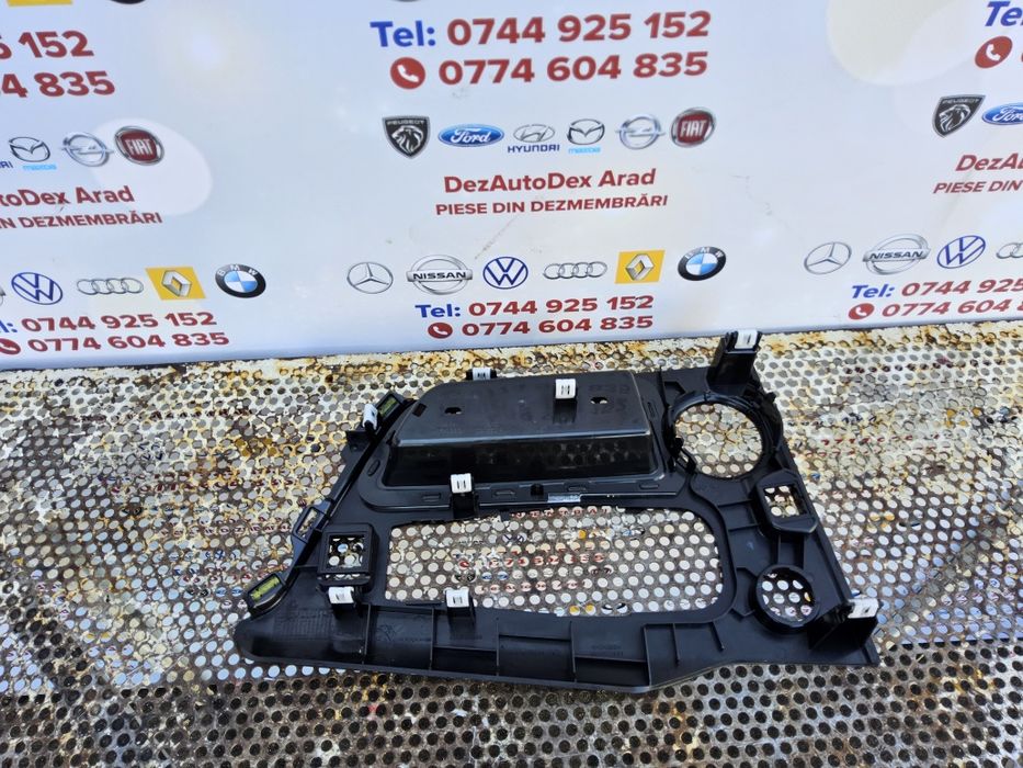 Ornament consola centrala Peugeot 3008 an 2016-2024 Peugeot 5008 cod 9815049477
