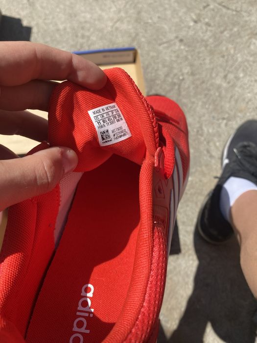 Чисто нови, но без кутия