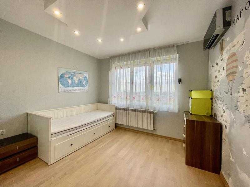 Продаваме тристаен апартамент в Левски