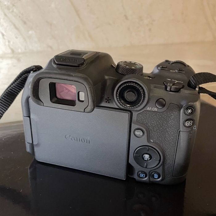 Canon EOS R7 mirorless