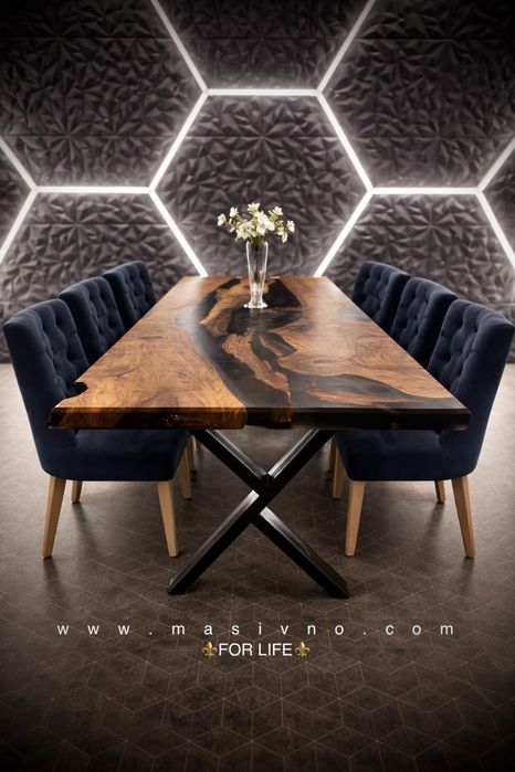 Трапезна маса от естествено дърво с епоксидна смола